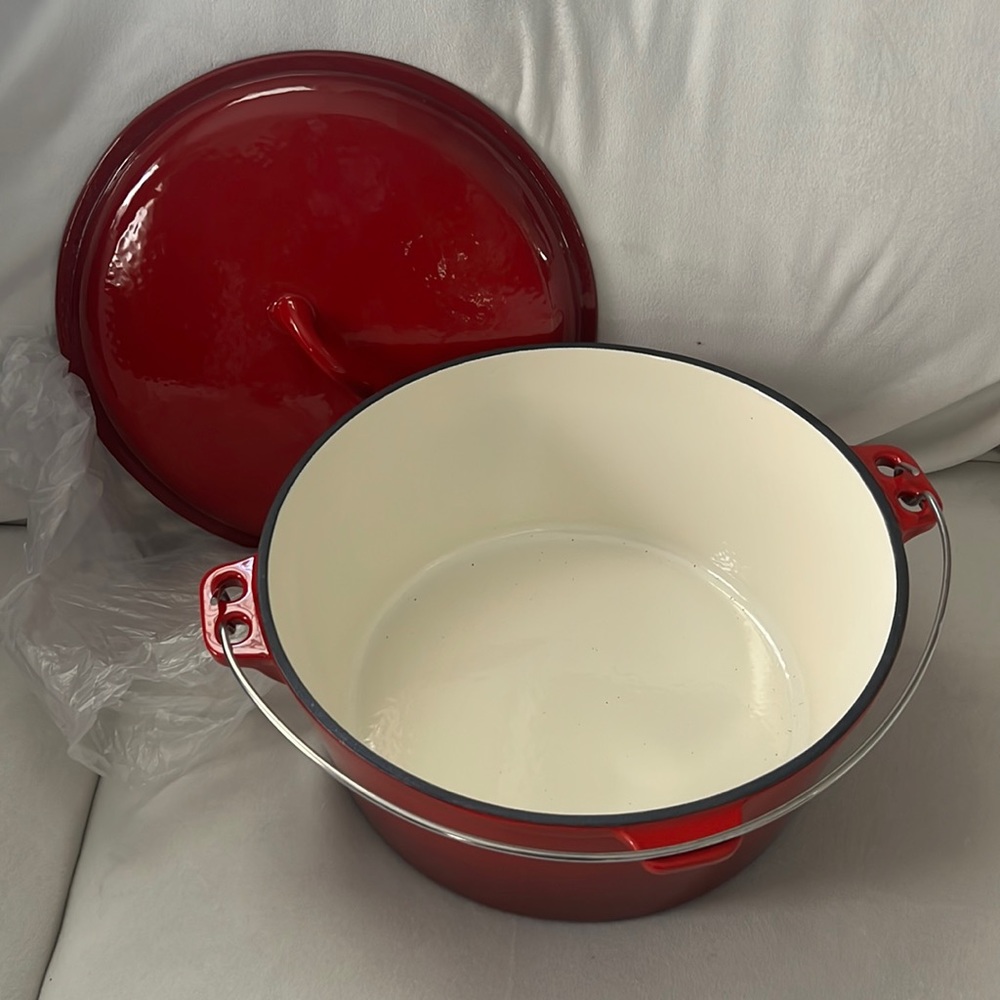 Red cauldron Color red size medium